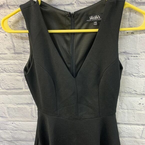 Lulus Black Hello World V Neck Midi Sleeveless Dress Size XS - Picture 3 of 6